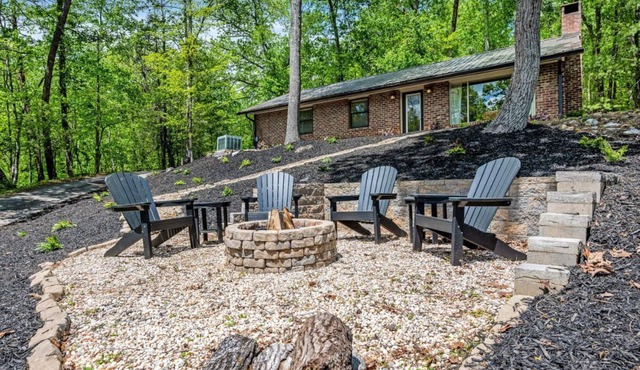 hot tub fire pit 1 level 2 king bed free Dollywood tkt Dogwood Cottage