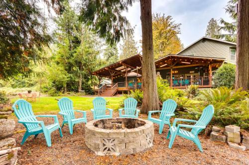 Hot Tub & Fire Pit Access! Peaceful Renton Retreat