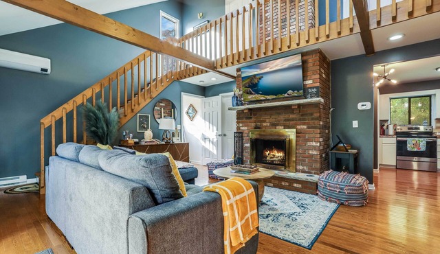 Hot Tub, Fire Pit & Barrel Sauna: Poconos Abode