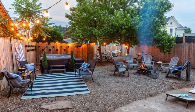 Hot Tub - Fire Pit - BBQ - Hammock - Colonial