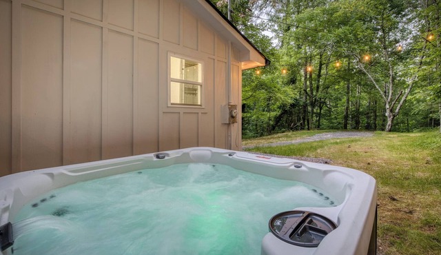 Hot Tub, Fire Pit, BBQ, King-bed, Pet-friendly