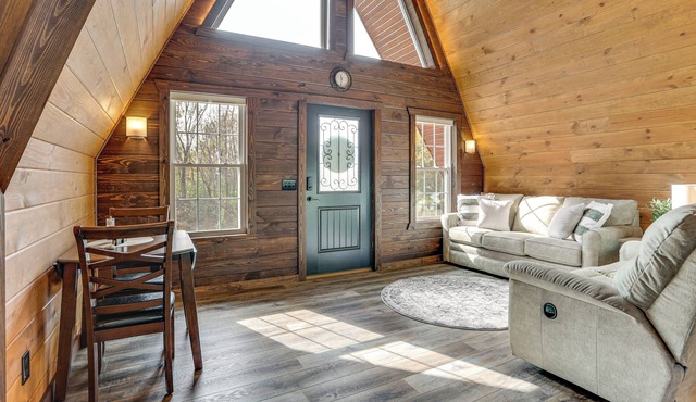 Hot Tub, Fire Pit, Bbq, On-site Pond: Kenton Cabin