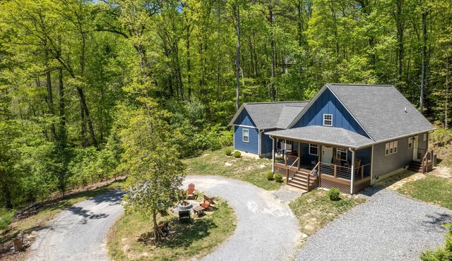 Hot Tub - Fire Pit - Covered Porch