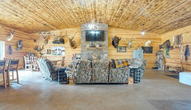 Hot Tub & Fire Pit: Family Retreat in South Dakota