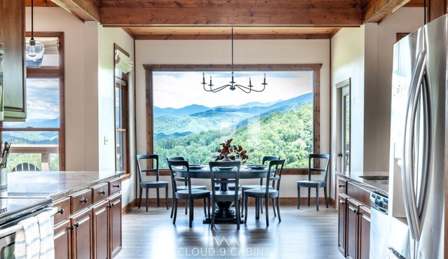 Hot Tub/Fire Pit/Game Room/VIEWS of Mt.Leconte - Three Suite Retreat