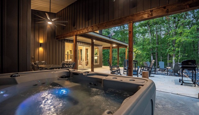 Hot Tub, Fire pit, Games, Crystals, Hiking & More-Lake Ouachita's Luxury Retreat