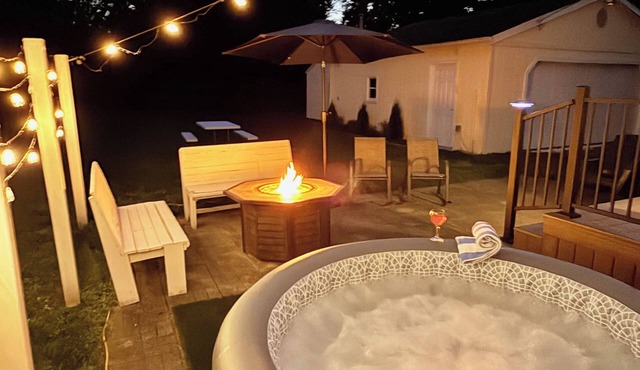 Hot Tub! Fire Pit! Gas Fire Table! Game Garage!