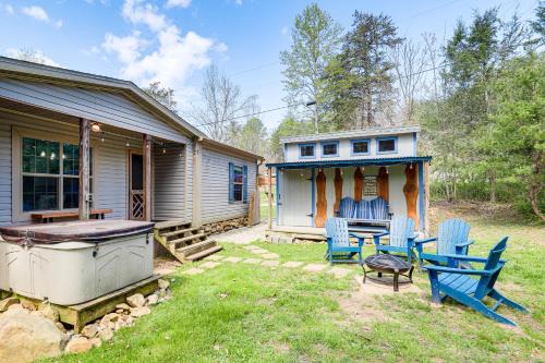 Hot Tub & Fire Pit: Getaway in Sevierville!