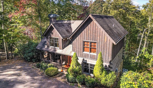 Hot Tub & Fire Pit: Getaway Near Nantahala Gorge!