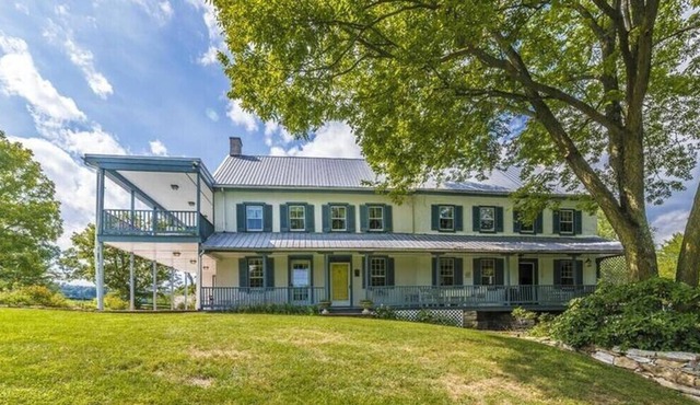 Hot Tub/Fire Pit/Grill/Balcony/Large Porch/Summertime Pool/Ask About Events