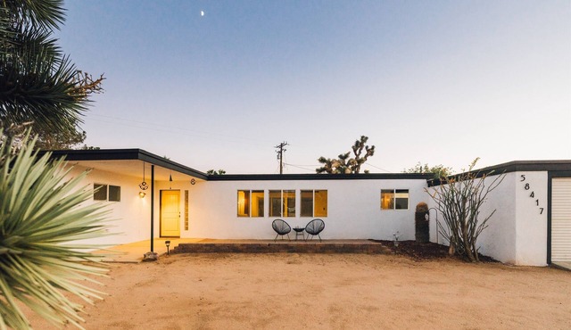 Hot Tub, Fire-Pit, Hammocks, Bocce, Near Joshua Tree NP!