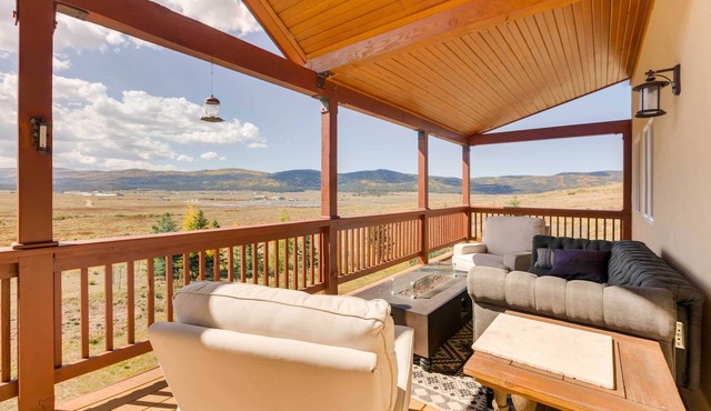 Hot Tub & Fire Pit: Idyllic Getaway in Angel Fire!