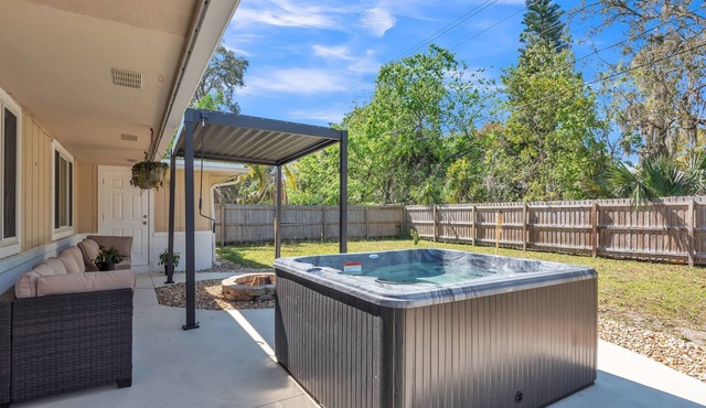 Hot Tub, Fire Pit, Near the Beach!