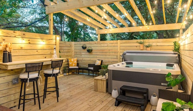 Hot Tub Fire Pit Oasis | 3mi to Downtown