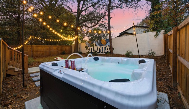 Hot Tub, Fire Pit, Office+Monitors, Walk2Beltline