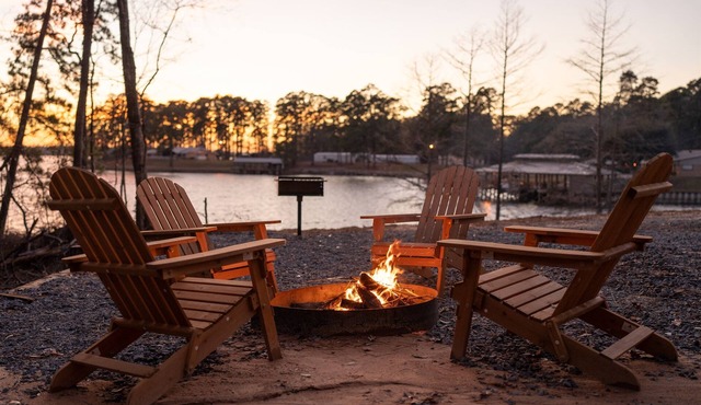Hot Tub, Fire Pit, on the Water; Spacious, Cozy Mid-Lake Cabin