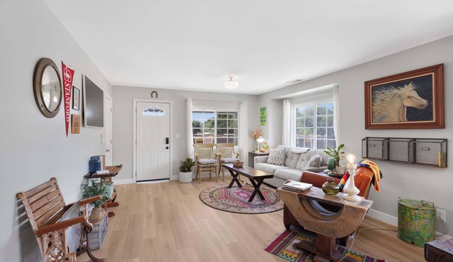 Hot Tub, Fire Pit, Pet Friendly, Walk to Bell St