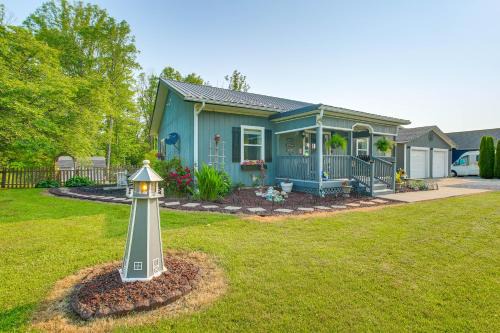 Hot Tub & Fire Pit: Rockbridge Getaway!