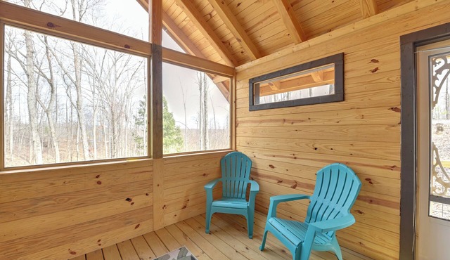 Hot Tub & Fire Pit: Romantic Getaway in Frenchburg