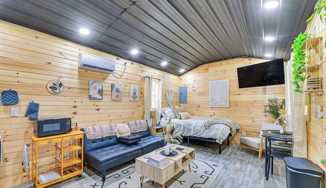 Hot Tub, Fire Pit: Lake-View Catlettsburg Getaway!