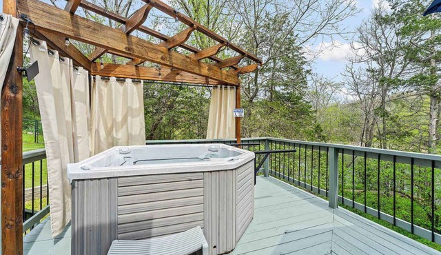 Hot Tub, Fire Pit, Patios, Pet Friendly, Kayaks