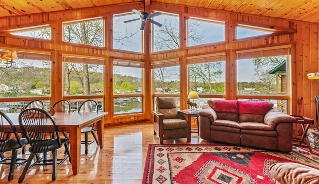 Hot Tub, Fire Pit, Awesome Loft & Amazing Views!