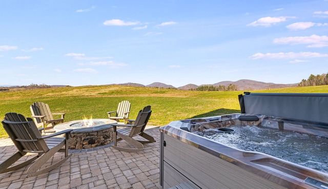 Hot Tub, Fire Pit & Mountain Views | Near Hendersonville + Biltmore Pass