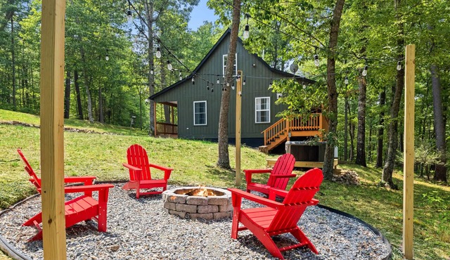 Hot Tub, Fire Pit, Grill, Screened Porch & WiFi