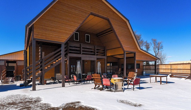 Hot Tub, Fire Pit! Massive Mt Vernon Hunting Lodge
