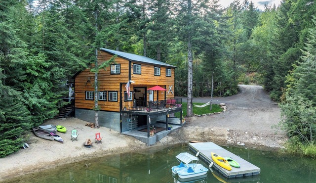 Hot Tub & Fire Pit: Getaway on Pend Oreille River