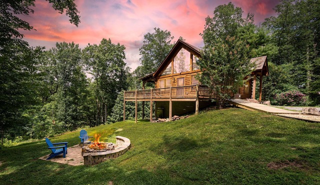 Hot tub, Firepit, Beautiful Mountain Views!