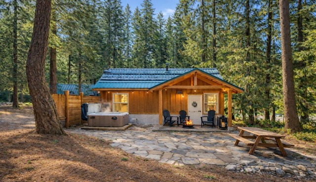 Hot Tub | Firepit | BBQ | Community Beach | Dogs