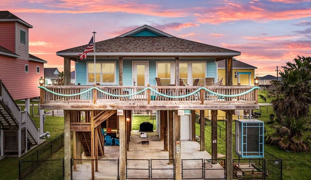 Hot Tub + Firepit! Elevator, Dogs ok - Spring Savings!