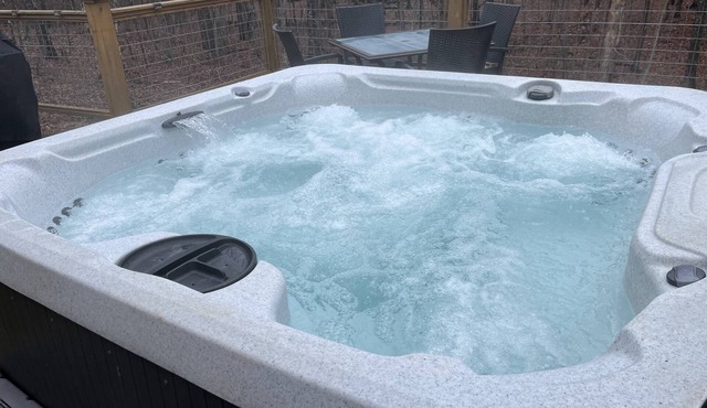 Hot Tub - Firepit - Fireplace - Putt Putt Golf - 2 mi to Cloudland Canyon - 6 mi to McLemore Golf