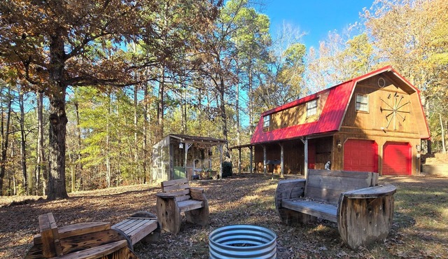 Hot tub - Firepit - Near Lake O the Pines