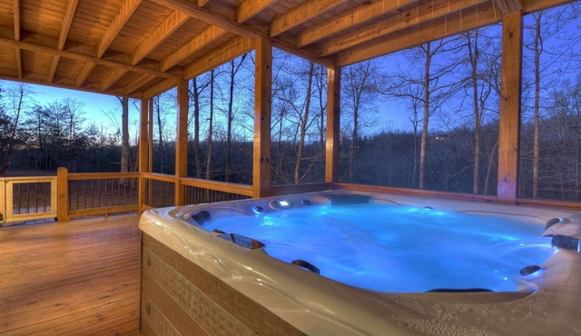 Hot tub, firepit, outdoor living, comfy beds, and more! - 5 O'Clock Somewhere