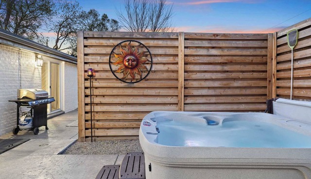 Hot Tub, Firepit, Putt Putt, Family Friendly!