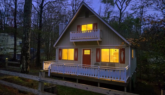 Hot Tub, Fireplace, Firepit, PS5, Game room, AC/Heat, Wi-Fi