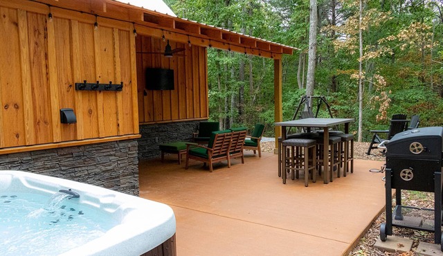 Hot Tub - Fireplace - Firepit - Putt Putt Golf - 2 mi to Cloudland Canyon - 6 mi to McLemore