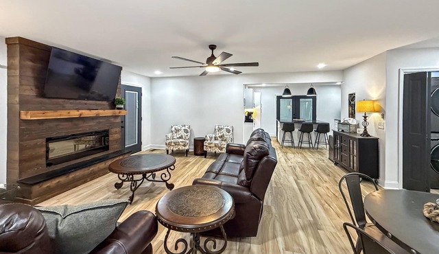Hot Tub - Fireplace - Firepit - McLemore 10 minutes