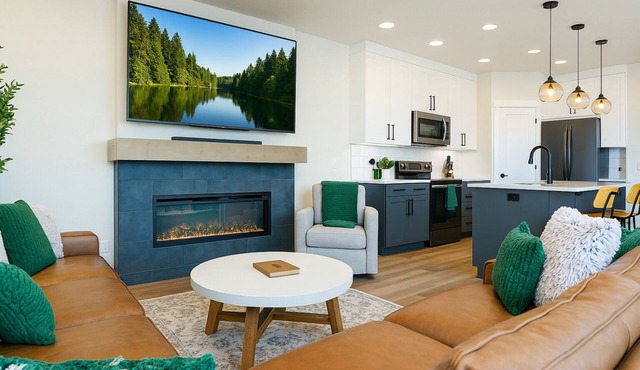 Hot Tub + Fireplace Near Tamarack | Sleeps 9