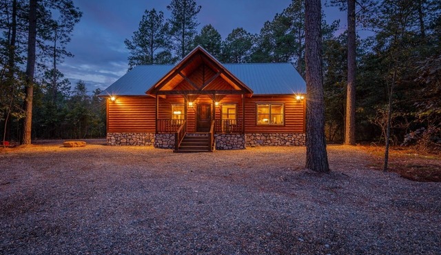🌊 Hot Tub, 🔥Fireplaces, 💑Romantic Music-Inspired Retreat🎵