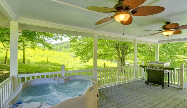 Hot Tub + Fireside Nights! Mtn-View Marshall Home