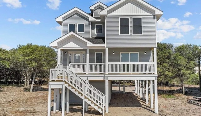 HOT TUB! Four bedroom home in the 4X4, Corolla, NC. A truly unique getaway!