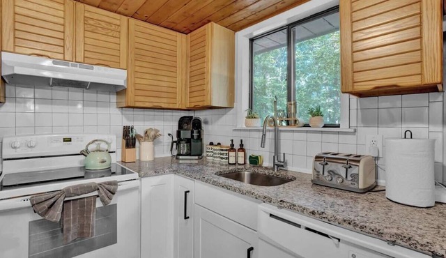 Hot Tub, Game Room, Fireplace, Mins to Ski, Pets