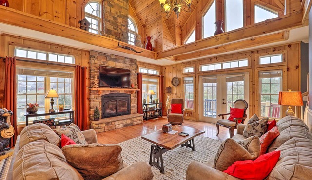 Hot Tub & Game Room: 'A Mountain Dream' in Vilas