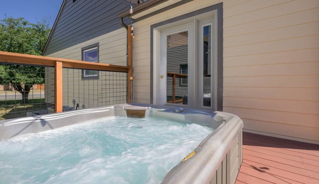 Hot Tub, Game Room, AC, Dog Friendly