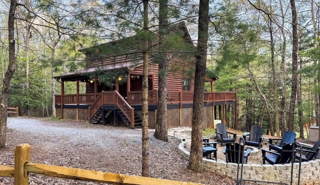 Hot Tub, Game Room, Fire Pit, Putting Green, FUN!