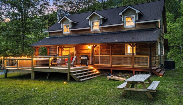 Hot Tub, Game Room & Fire Pit: Canton Log Cabin