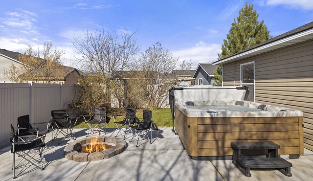 Hot Tub*Game Room*Fire Pit*600mbps*Large Patio